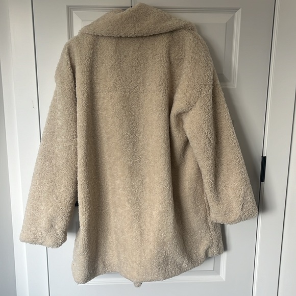 Size medium Sherpa Coat - Picture 2 of 2